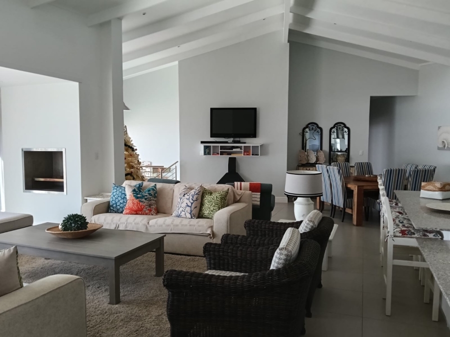 6 Bedroom Property for Sale in Wavecrest Eastern Cape